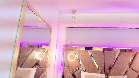 Zarah Andrews online show from 12.18.25