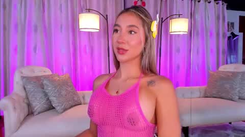 Snapshot of zarajener chatting on 03.25.26 online show from 03.25.26