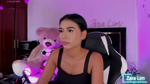 Snapshot of zaralim chatting on 10.01.25 Zara Lim online show from 10.01.25