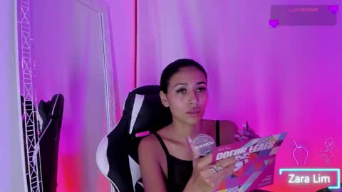 Snapshot of zaralim chatting on 10.03.25 Zara Lim online show from 10.03.25