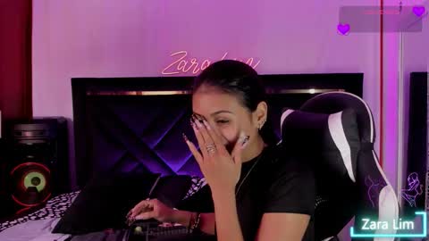 Snapshot of zaralim chatting on 10.17.25 Zara Lim online show from 10.17.25