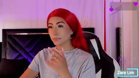 Snapshot of zaralim chatting on 10.31.25 Zara Lim online show from 10.31.25