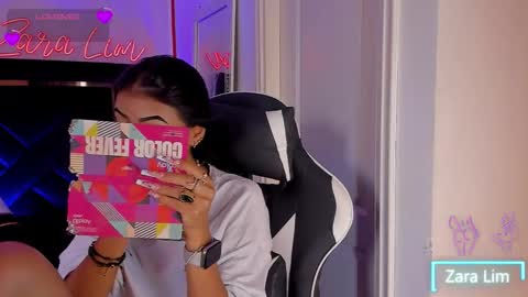 Snapshot of zaralim chatting on 11.11.25 Zara Lim online show from 11.11.25