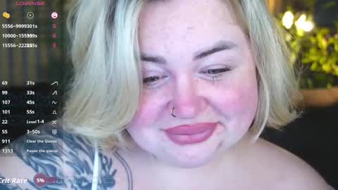 Snapshot of zarareign_ chatting on 10.30.25 Lola online show from 10.30.25