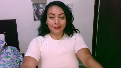 Snapshot of zaray_45bella chatting on 10.17.25 zaray online show from 10.17.25