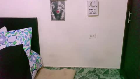 Snapshot of zaray_45bella chatting on 11.08.25 zaray online show from 11.08.25