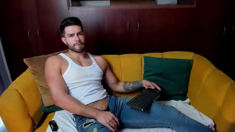 Snapshot of zarekfox chatting on 10.04.25 Zarek online show from 10.04.25