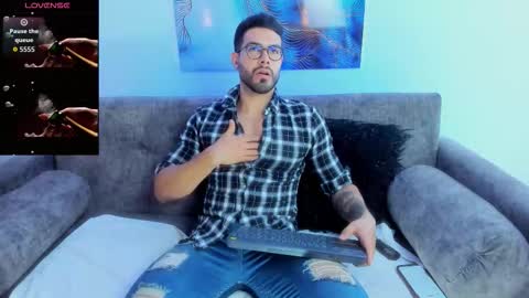 Snapshot of zarekfox chatting on 10.10.25 Zarek online show from 10.10.25