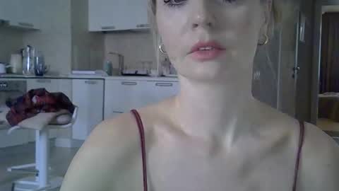 Snapshot of zarinaswift chatting on 02.03.26 Zarina Swift online show from 02.03.26