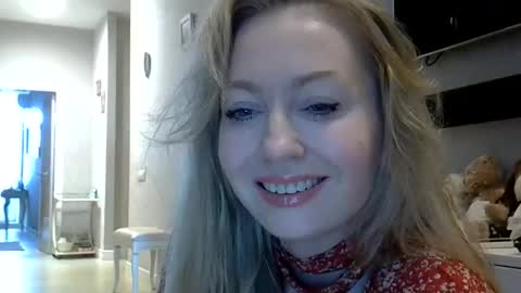 Snapshot of zarinaswift chatting on 05.30.26 Zarina Swift online show from 05.30.26