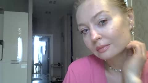 Snapshot of zarinaswift chatting on 06.02.26 Zarina Swift online show from 06.02.26