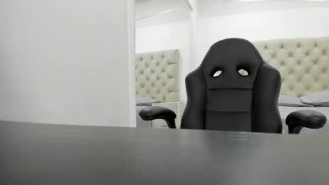 Zarina Waynne online show from 11.24.25