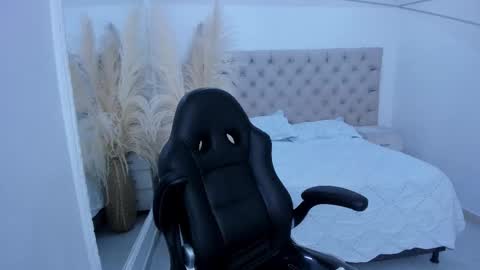 Zarina Waynne online show from 12.14.25