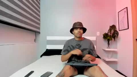 Snapshot of zaynshadow_ chatting on 10.15.25 zaynshadow_ online show from 10.15.25