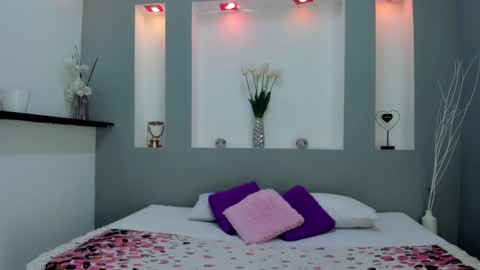 Snapshot of zean_lee chatting on 01.10.25 Karolyne online show from 01.10.25