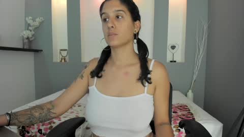 Snapshot of zean_lee chatting on 01.18.25 Karolyne online show from 01.18.25