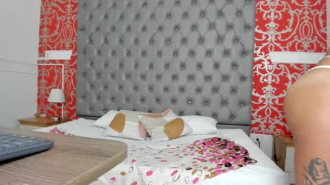 Snapshot of zean_lee chatting on 02.04.25 Karolyne online show from 02.04.25