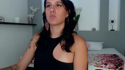 Snapshot of zean_lee chatting on 02.10.25 Karolyne online show from 02.10.25