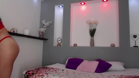 Snapshot of zean_lee chatting on 02.19.25 Karolyne online show from 02.19.25