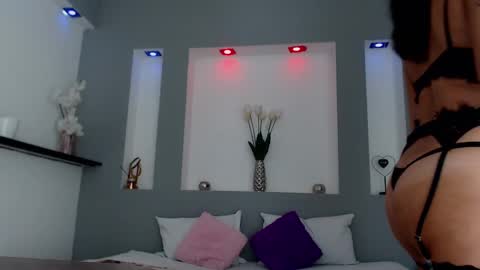 Snapshot of zean_lee chatting on 02.22.25 Karolyne online show from 02.22.25