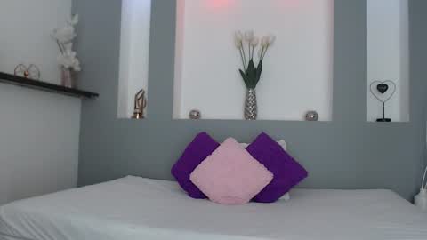 Snapshot of zean_lee chatting on 02.27.25 Karolyne online show from 02.27.25