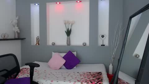 Snapshot of zean_lee chatting on 02.27.25 Karolyne online show from 02.27.25