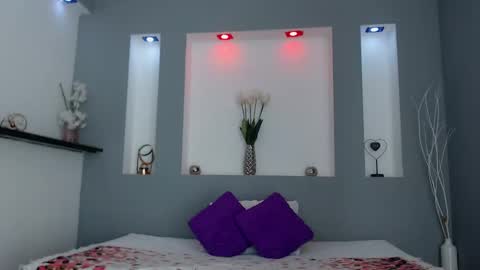 Snapshot of zean_lee chatting on 03.05.25 Karolyne online show from 03.05.25