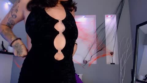 Snapshot of zean_lee chatting on 10.19.25 Karolyne online show from 10.19.25