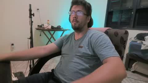 Snapshot of zehdolandia chatting on 04.19.26 pervboy online show from 04.19.26
