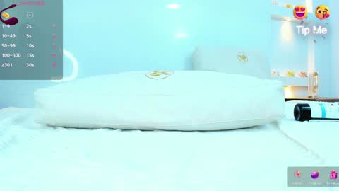 Zenda Evans online show from 01.04.25