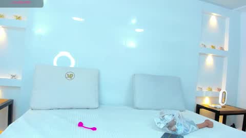 Zenda Evans online show from 03.06.25