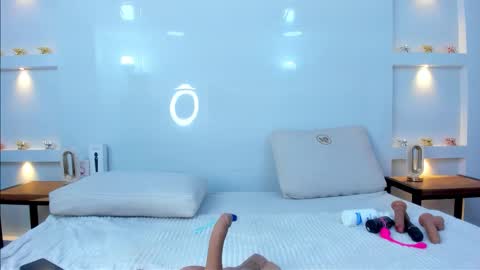 Zenda Evans online show from 09.30.25