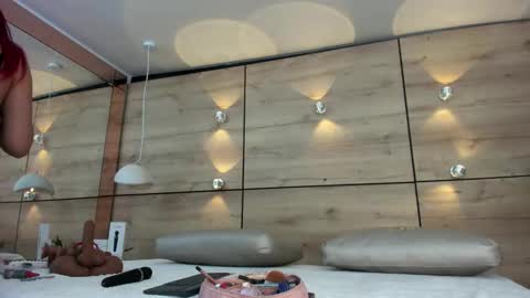 Zenda Evans online show from 02.24.26