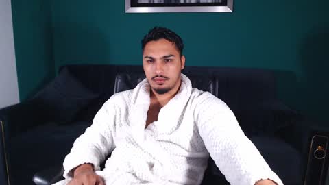 Snapshot of zenobaro chatting on 01.19.25 zenobaro online show from 01.19.25