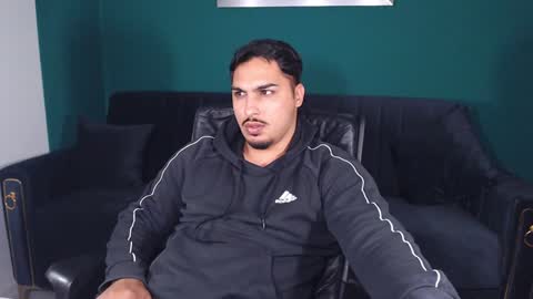 Snapshot of zenobaro chatting on 01.21.25 zenobaro online show from 01.21.25