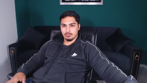 Snapshot of zenobaro chatting on 01.22.25 zenobaro online show from 01.22.25
