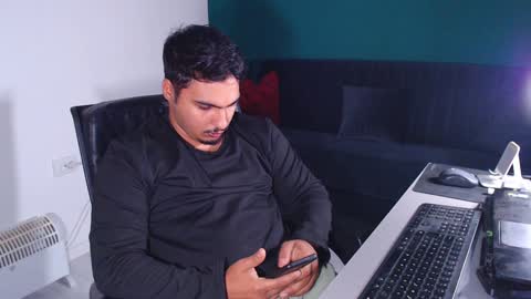 Snapshot of zenobaro chatting on 02.04.25 zenobaro online show from 02.04.25