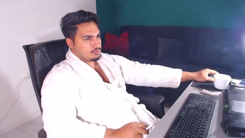 Snapshot of zenobaro chatting on 02.05.25 zenobaro online show from 02.05.25