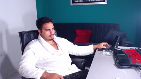Snapshot of zenobaro chatting on 02.06.25 zenobaro online show from 02.06.25