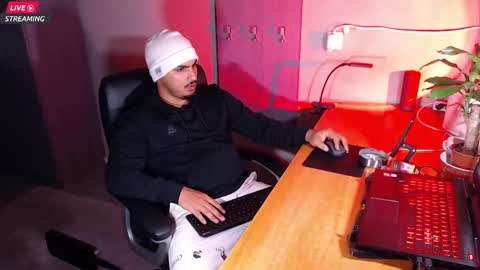 Snapshot of zenobaro chatting on 02.23.25 zenobaro online show from 02.23.25