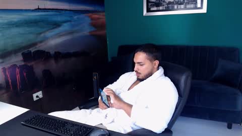 Snapshot of zenobaro chatting on 10.12.25 zenobaro online show from 10.12.25