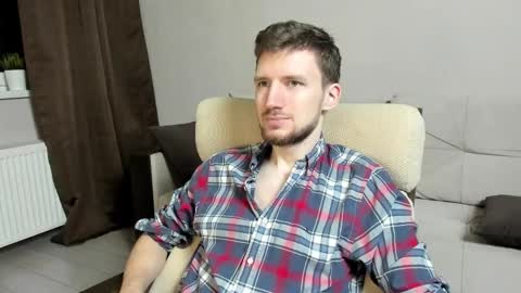 Snapshot of zepanl chatting on 10.05.25 Andrew online show from 10.05.25