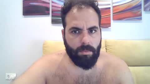 Snapshot of zeusateneo chatting on 10.05.25 Zeus online show from 10.05.25