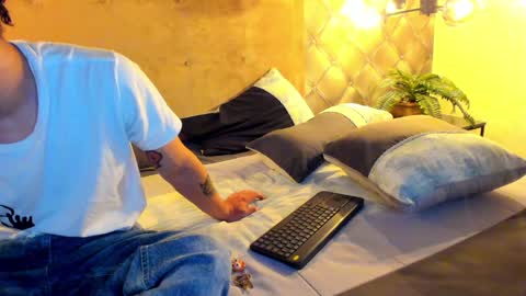 Snapshot of zeusjeff chatting on 12.05.24 zeus online show from 12.05.24
