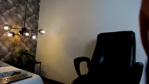 Snapshot of zeusjeff chatting on 01.07.25 zeus online show from 01.07.25