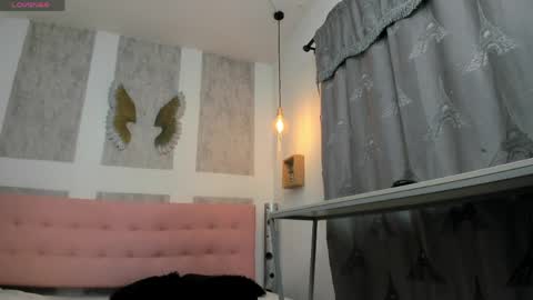 ZHAMIRA  ANDRES online show from 04.05.26