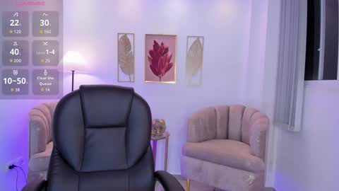 Snapshot of zharaa_fox chatting on 01.14.26 Zhara online show from 01.14.26