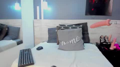 Snapshot of zhiratowers chatting on 01.28.25 zahira online show from 01.28.25