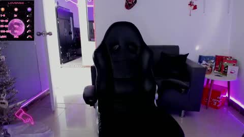 zhoestrong online show from 12.14.24