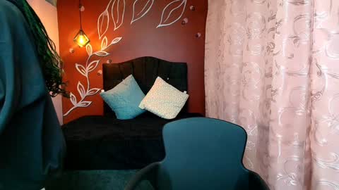 Zia Green online show from 12.19.24